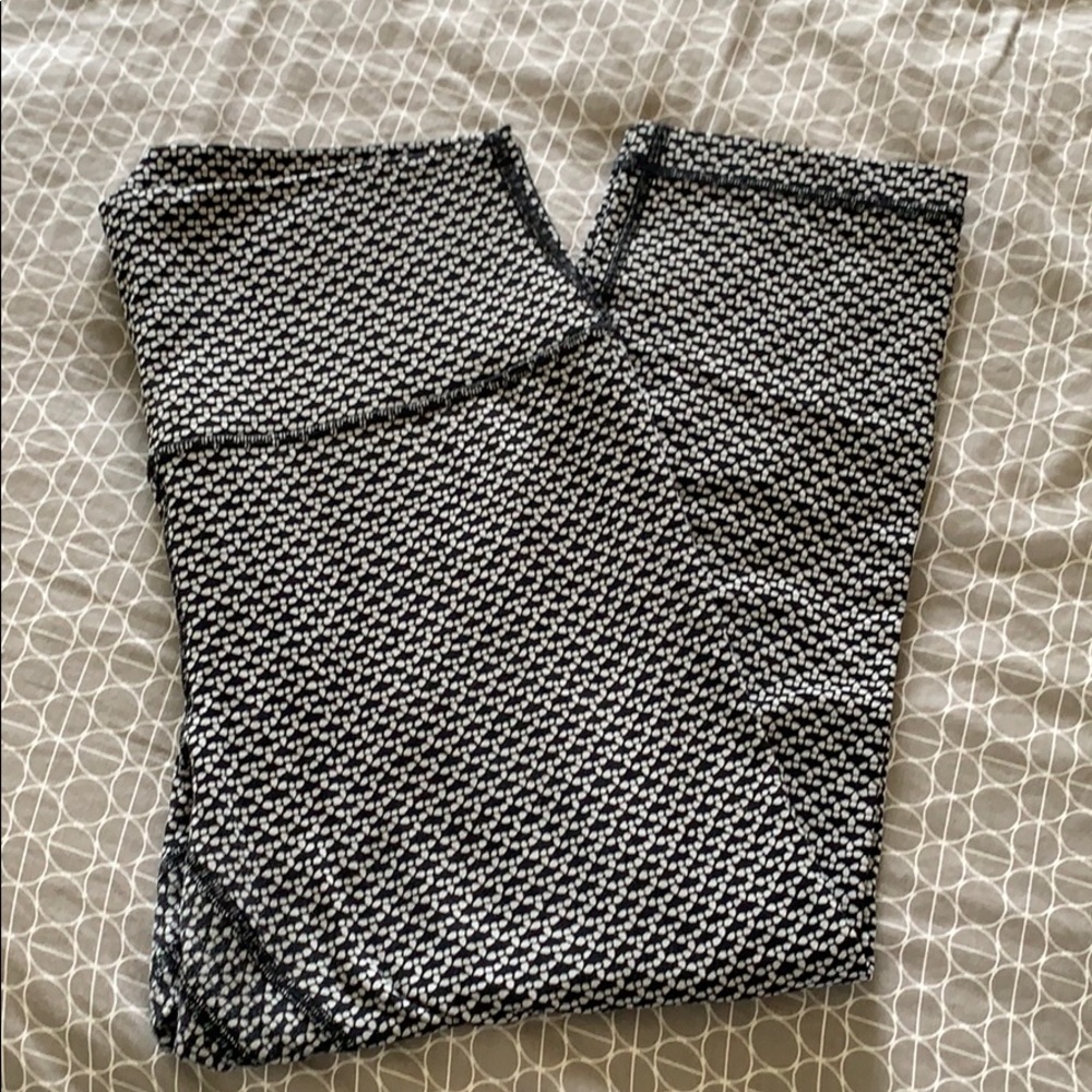 Lululemon Capri. Size 10. Piling in crotch area